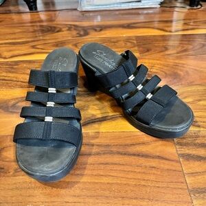 Sketchers women’s luxe foam size 24” black wedge sandle